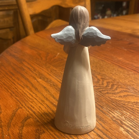 Angel figurine that says teacher you inspire with flowers at the bottom - Picture 3 of 6